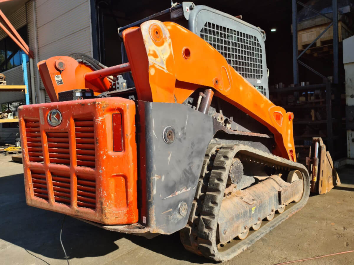 Earthmoving Equipment Repairs Before Digger